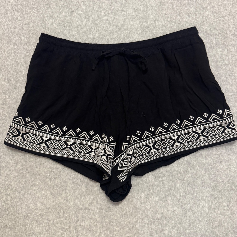 Forever 21 Womens Black Embroidered Geometric Boho‎ Rayon Shorts Size Large